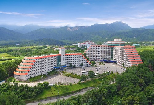 현대수리조트 속초 본관 외관 및 설악산 전경