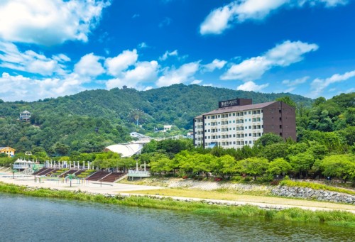 켄싱턴리조트 지리산남원 요천변 본관 외관 전경